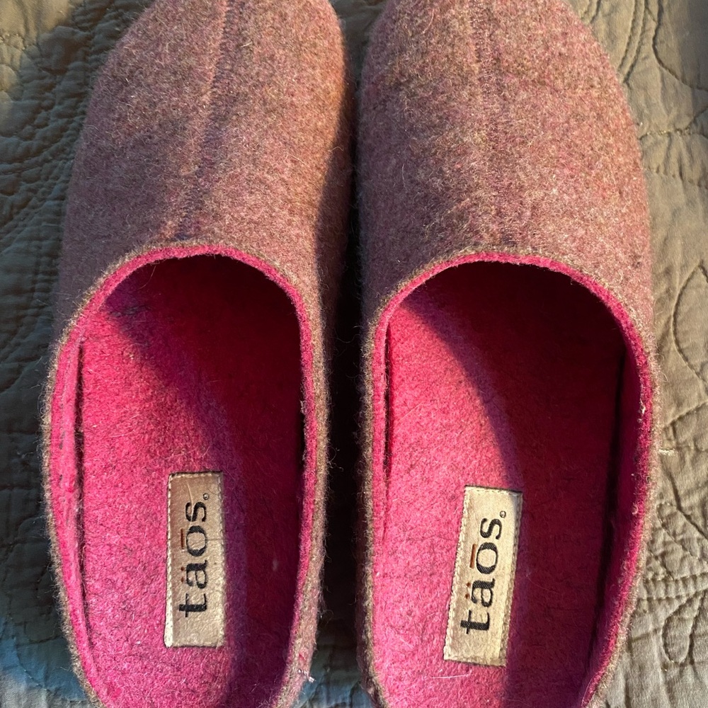 Fabulous Taos Pink Wool Slippers